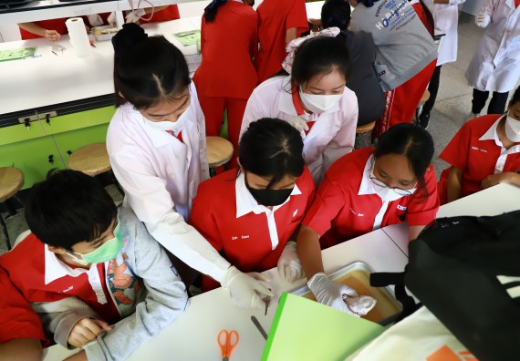 ภาพกิจกรรม  คณะวิทยาศาสตร์และเทคโนโลยี จัดโครงการค่ายวิทยาศาสตร์นักเรียนห้องเรียนพิเศษวิทยาศาสตร์  และโครงการค่ายวิทยาศาสตร์นักเรียนห้องเรียนพิเศษวิทยาศาสตร์เทคโนโลยี ภาษาอังกฤษ คณิตศาสตร์ (STEM) ระดับชั้นมัธยมศึกษาปีที่ 2