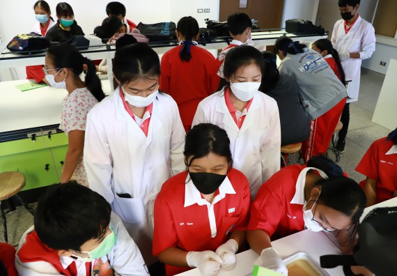 ภาพกิจกรรม  คณะวิทยาศาสตร์และเทคโนโลยี จัดโครงการค่ายวิทยาศาสตร์นักเรียนห้องเรียนพิเศษวิทยาศาสตร์  และโครงการค่ายวิทยาศาสตร์นักเรียนห้องเรียนพิเศษวิทยาศาสตร์เทคโนโลยี ภาษาอังกฤษ คณิตศาสตร์ (STEM) ระดับชั้นมัธยมศึกษาปีที่ 2