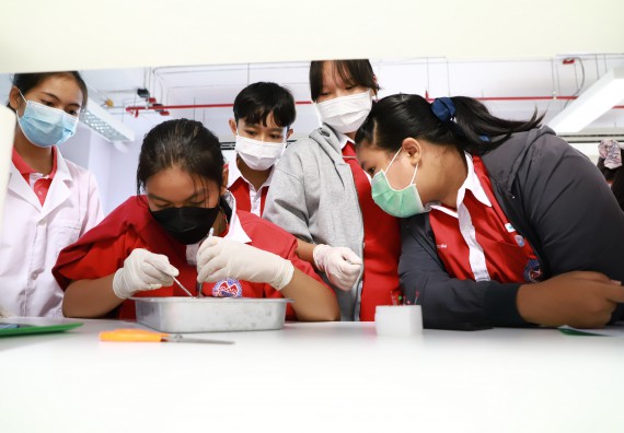 ภาพกิจกรรม  คณะวิทยาศาสตร์และเทคโนโลยี จัดโครงการค่ายวิทยาศาสตร์นักเรียนห้องเรียนพิเศษวิทยาศาสตร์  และโครงการค่ายวิทยาศาสตร์นักเรียนห้องเรียนพิเศษวิทยาศาสตร์เทคโนโลยี ภาษาอังกฤษ คณิตศาสตร์ (STEM) ระดับชั้นมัธยมศึกษาปีที่ 2