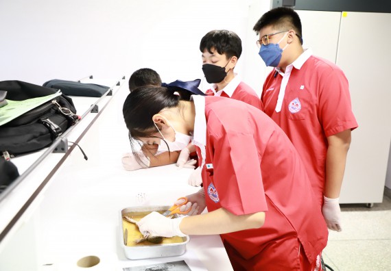 ภาพกิจกรรม  คณะวิทยาศาสตร์และเทคโนโลยี จัดโครงการค่ายวิทยาศาสตร์นักเรียนห้องเรียนพิเศษวิทยาศาสตร์  และโครงการค่ายวิทยาศาสตร์นักเรียนห้องเรียนพิเศษวิทยาศาสตร์เทคโนโลยี ภาษาอังกฤษ คณิตศาสตร์ (STEM) ระดับชั้นมัธยมศึกษาปีที่ 2