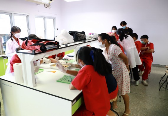 ภาพกิจกรรม  คณะวิทยาศาสตร์และเทคโนโลยี จัดโครงการค่ายวิทยาศาสตร์นักเรียนห้องเรียนพิเศษวิทยาศาสตร์  และโครงการค่ายวิทยาศาสตร์นักเรียนห้องเรียนพิเศษวิทยาศาสตร์เทคโนโลยี ภาษาอังกฤษ คณิตศาสตร์ (STEM) ระดับชั้นมัธยมศึกษาปีที่ 2