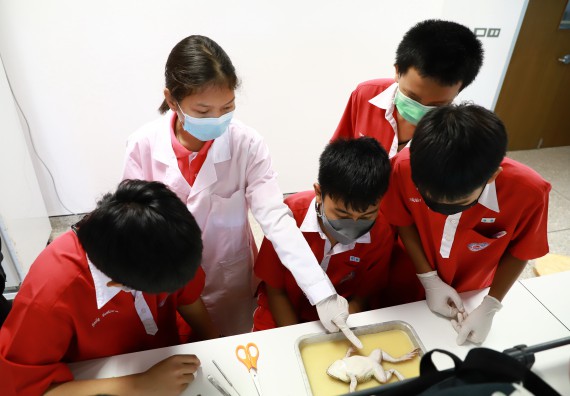 ภาพกิจกรรม  คณะวิทยาศาสตร์และเทคโนโลยี จัดโครงการค่ายวิทยาศาสตร์นักเรียนห้องเรียนพิเศษวิทยาศาสตร์  และโครงการค่ายวิทยาศาสตร์นักเรียนห้องเรียนพิเศษวิทยาศาสตร์เทคโนโลยี ภาษาอังกฤษ คณิตศาสตร์ (STEM) ระดับชั้นมัธยมศึกษาปีที่ 2