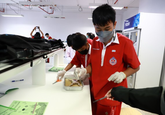 ภาพกิจกรรม  คณะวิทยาศาสตร์และเทคโนโลยี จัดโครงการค่ายวิทยาศาสตร์นักเรียนห้องเรียนพิเศษวิทยาศาสตร์  และโครงการค่ายวิทยาศาสตร์นักเรียนห้องเรียนพิเศษวิทยาศาสตร์เทคโนโลยี ภาษาอังกฤษ คณิตศาสตร์ (STEM) ระดับชั้นมัธยมศึกษาปีที่ 2