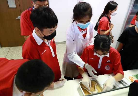 ภาพกิจกรรม  คณะวิทยาศาสตร์และเทคโนโลยี จัดโครงการค่ายวิทยาศาสตร์นักเรียนห้องเรียนพิเศษวิทยาศาสตร์  และโครงการค่ายวิทยาศาสตร์นักเรียนห้องเรียนพิเศษวิทยาศาสตร์เทคโนโลยี ภาษาอังกฤษ คณิตศาสตร์ (STEM) ระดับชั้นมัธยมศึกษาปีที่ 2