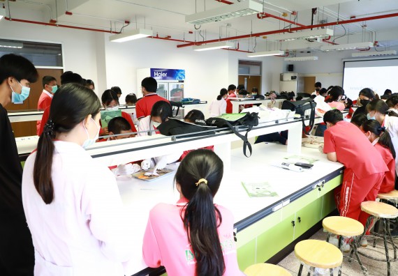 ภาพกิจกรรม  คณะวิทยาศาสตร์และเทคโนโลยี จัดโครงการค่ายวิทยาศาสตร์นักเรียนห้องเรียนพิเศษวิทยาศาสตร์  และโครงการค่ายวิทยาศาสตร์นักเรียนห้องเรียนพิเศษวิทยาศาสตร์เทคโนโลยี ภาษาอังกฤษ คณิตศาสตร์ (STEM) ระดับชั้นมัธยมศึกษาปีที่ 2