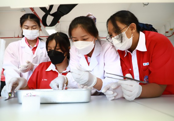 ภาพกิจกรรม  คณะวิทยาศาสตร์และเทคโนโลยี จัดโครงการค่ายวิทยาศาสตร์นักเรียนห้องเรียนพิเศษวิทยาศาสตร์  และโครงการค่ายวิทยาศาสตร์นักเรียนห้องเรียนพิเศษวิทยาศาสตร์เทคโนโลยี ภาษาอังกฤษ คณิตศาสตร์ (STEM) ระดับชั้นมัธยมศึกษาปีที่ 2