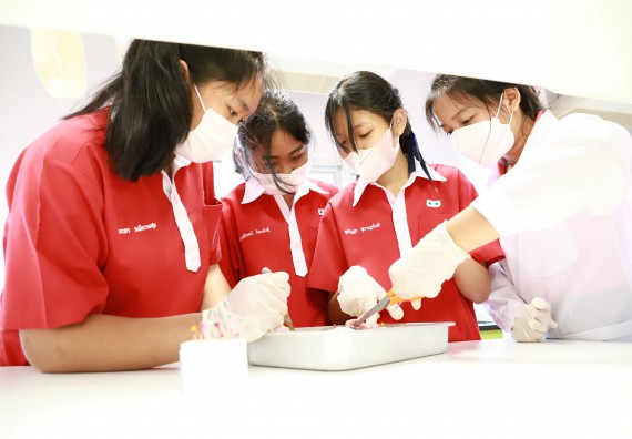 ภาพกิจกรรม  คณะวิทยาศาสตร์และเทคโนโลยี จัดโครงการค่ายวิทยาศาสตร์นักเรียนห้องเรียนพิเศษวิทยาศาสตร์  และโครงการค่ายวิทยาศาสตร์นักเรียนห้องเรียนพิเศษวิทยาศาสตร์เทคโนโลยี ภาษาอังกฤษ คณิตศาสตร์ (STEM) ระดับชั้นมัธยมศึกษาปีที่ 2