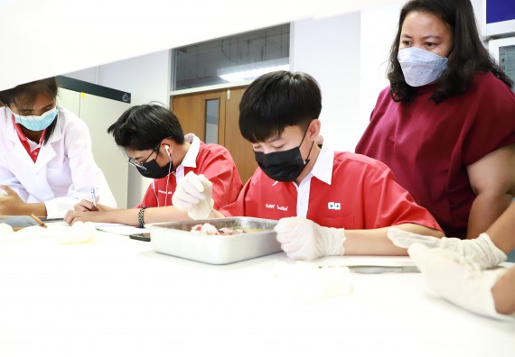 ภาพกิจกรรม  คณะวิทยาศาสตร์และเทคโนโลยี จัดโครงการค่ายวิทยาศาสตร์นักเรียนห้องเรียนพิเศษวิทยาศาสตร์  และโครงการค่ายวิทยาศาสตร์นักเรียนห้องเรียนพิเศษวิทยาศาสตร์เทคโนโลยี ภาษาอังกฤษ คณิตศาสตร์ (STEM) ระดับชั้นมัธยมศึกษาปีที่ 2