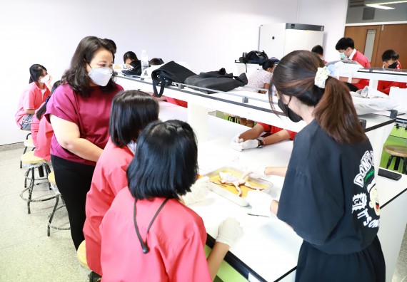 ภาพกิจกรรม  คณะวิทยาศาสตร์และเทคโนโลยี จัดโครงการค่ายวิทยาศาสตร์นักเรียนห้องเรียนพิเศษวิทยาศาสตร์  และโครงการค่ายวิทยาศาสตร์นักเรียนห้องเรียนพิเศษวิทยาศาสตร์เทคโนโลยี ภาษาอังกฤษ คณิตศาสตร์ (STEM) ระดับชั้นมัธยมศึกษาปีที่ 2