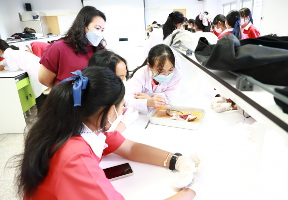 ภาพกิจกรรม  คณะวิทยาศาสตร์และเทคโนโลยี จัดโครงการค่ายวิทยาศาสตร์นักเรียนห้องเรียนพิเศษวิทยาศาสตร์  และโครงการค่ายวิทยาศาสตร์นักเรียนห้องเรียนพิเศษวิทยาศาสตร์เทคโนโลยี ภาษาอังกฤษ คณิตศาสตร์ (STEM) ระดับชั้นมัธยมศึกษาปีที่ 2