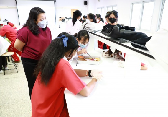 ภาพกิจกรรม  คณะวิทยาศาสตร์และเทคโนโลยี จัดโครงการค่ายวิทยาศาสตร์นักเรียนห้องเรียนพิเศษวิทยาศาสตร์  และโครงการค่ายวิทยาศาสตร์นักเรียนห้องเรียนพิเศษวิทยาศาสตร์เทคโนโลยี ภาษาอังกฤษ คณิตศาสตร์ (STEM) ระดับชั้นมัธยมศึกษาปีที่ 2