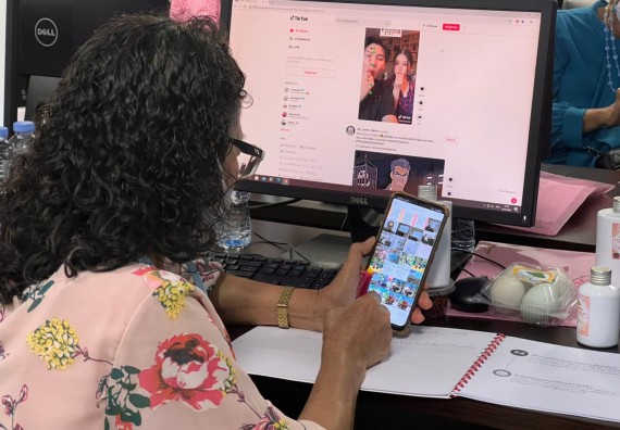 ภาพกิจกรรม  โปรแกรมวิชาวิทยาการคอมพิวเตอร์และเทคโนโลยีสารสนเทศ จัดอบรมเชิงปฏิบัติการ เรื่องการขยายตลาดด้วย TikTok เพื่อสร้างรายได้ให้ปัง