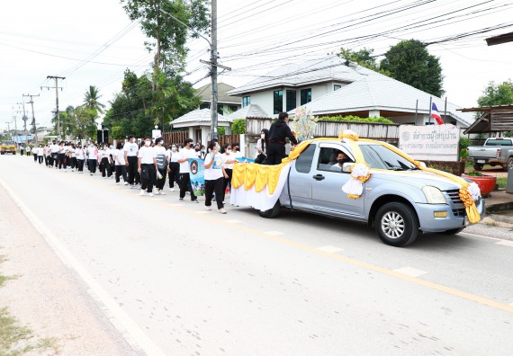 ภาพกิจกรรม  โปรแกรมวิชาสาธารณสุขศาสตร์ ร่วมแห่เทียนและถวายเทียนจำนำพรรษา ทั้งกันนี้ร่วมกันบำเบ็ญประโยชน์ทำความสะอาดวัดวังยาง