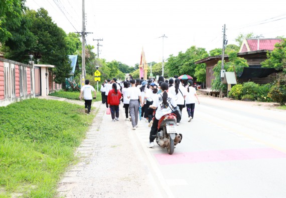 ภาพกิจกรรม  โปรแกรมวิชาสาธารณสุขศาสตร์ ร่วมแห่เทียนและถวายเทียนจำนำพรรษา ทั้งกันนี้ร่วมกันบำเบ็ญประโยชน์ทำความสะอาดวัดวังยาง