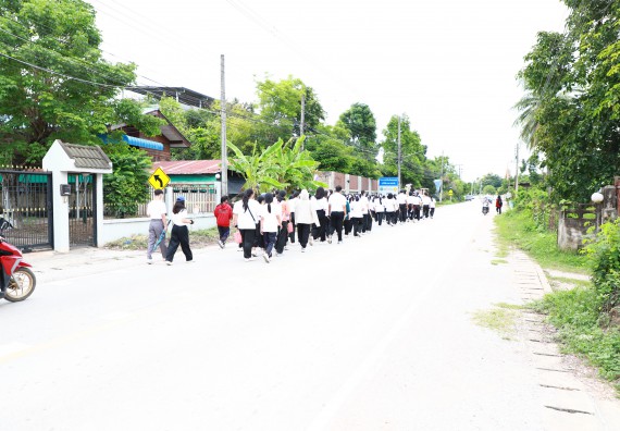 ภาพกิจกรรม  โปรแกรมวิชาสาธารณสุขศาสตร์ ร่วมแห่เทียนและถวายเทียนจำนำพรรษา ทั้งกันนี้ร่วมกันบำเบ็ญประโยชน์ทำความสะอาดวัดวังยาง