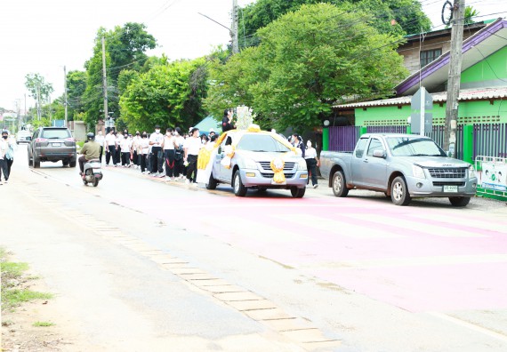 ภาพกิจกรรม  โปรแกรมวิชาสาธารณสุขศาสตร์ ร่วมแห่เทียนและถวายเทียนจำนำพรรษา ทั้งกันนี้ร่วมกันบำเบ็ญประโยชน์ทำความสะอาดวัดวังยาง