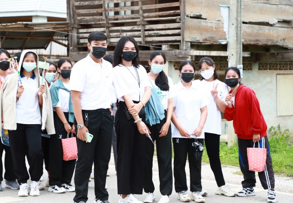 ภาพกิจกรรม  โปรแกรมวิชาสาธารณสุขศาสตร์ ร่วมแห่เทียนและถวายเทียนจำนำพรรษา ทั้งกันนี้ร่วมกันบำเบ็ญประโยชน์ทำความสะอาดวัดวังยาง