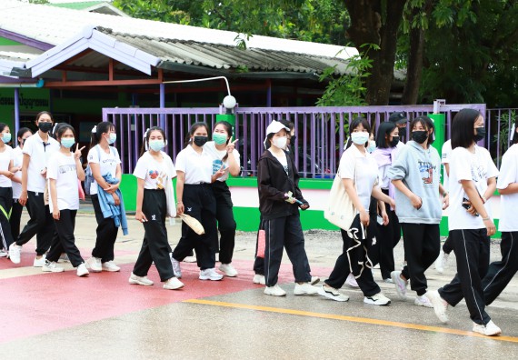 ภาพกิจกรรม  โปรแกรมวิชาสาธารณสุขศาสตร์ ร่วมแห่เทียนและถวายเทียนจำนำพรรษา ทั้งกันนี้ร่วมกันบำเบ็ญประโยชน์ทำความสะอาดวัดวังยาง