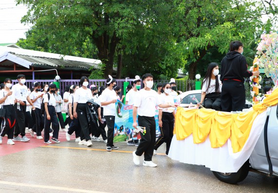 ภาพกิจกรรม  โปรแกรมวิชาสาธารณสุขศาสตร์ ร่วมแห่เทียนและถวายเทียนจำนำพรรษา ทั้งกันนี้ร่วมกันบำเบ็ญประโยชน์ทำความสะอาดวัดวังยาง