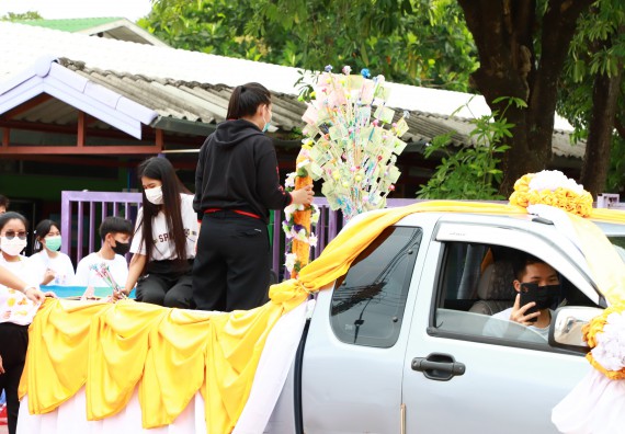 ภาพกิจกรรม  โปรแกรมวิชาสาธารณสุขศาสตร์ ร่วมแห่เทียนและถวายเทียนจำนำพรรษา ทั้งกันนี้ร่วมกันบำเบ็ญประโยชน์ทำความสะอาดวัดวังยาง