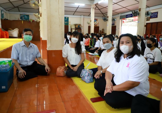 ภาพกิจกรรม  โปรแกรมวิชาสาธารณสุขศาสตร์ ร่วมแห่เทียนและถวายเทียนจำนำพรรษา ทั้งกันนี้ร่วมกันบำเบ็ญประโยชน์ทำความสะอาดวัดวังยาง