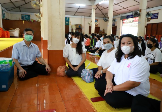 ภาพกิจกรรม  โปรแกรมวิชาสาธารณสุขศาสตร์ ร่วมแห่เทียนและถวายเทียนจำนำพรรษา ทั้งกันนี้ร่วมกันบำเบ็ญประโยชน์ทำความสะอาดวัดวังยาง