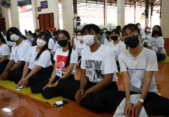 ภาพกิจกรรม  โปรแกรมวิชาสาธารณสุขศาสตร์ ร่วมแห่เทียนและถวายเทียนจำนำพรรษา ทั้งกันนี้ร่วมกันบำเบ็ญประโยชน์ทำความสะอาดวัดวังยาง