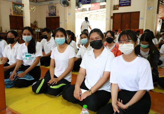 ภาพกิจกรรม  โปรแกรมวิชาสาธารณสุขศาสตร์ ร่วมแห่เทียนและถวายเทียนจำนำพรรษา ทั้งกันนี้ร่วมกันบำเบ็ญประโยชน์ทำความสะอาดวัดวังยาง