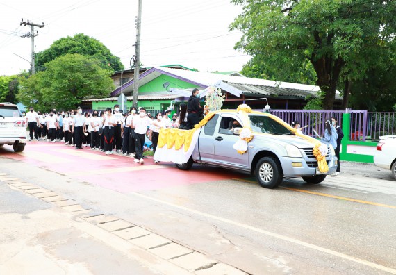 ภาพกิจกรรม  โปรแกรมวิชาสาธารณสุขศาสตร์ ร่วมแห่เทียนและถวายเทียนจำนำพรรษา ทั้งกันนี้ร่วมกันบำเบ็ญประโยชน์ทำความสะอาดวัดวังยาง