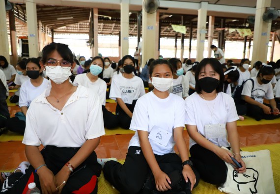 ภาพกิจกรรม  โปรแกรมวิชาสาธารณสุขศาสตร์ ร่วมแห่เทียนและถวายเทียนจำนำพรรษา ทั้งกันนี้ร่วมกันบำเบ็ญประโยชน์ทำความสะอาดวัดวังยาง