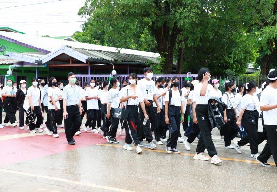 ภาพกิจกรรม  โปรแกรมวิชาสาธารณสุขศาสตร์ ร่วมแห่เทียนและถวายเทียนจำนำพรรษา ทั้งกันนี้ร่วมกันบำเบ็ญประโยชน์ทำความสะอาดวัดวังยาง