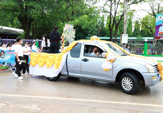 ภาพกิจกรรม  โปรแกรมวิชาสาธารณสุขศาสตร์ ร่วมแห่เทียนและถวายเทียนจำนำพรรษา ทั้งกันนี้ร่วมกันบำเบ็ญประโยชน์ทำความสะอาดวัดวังยาง