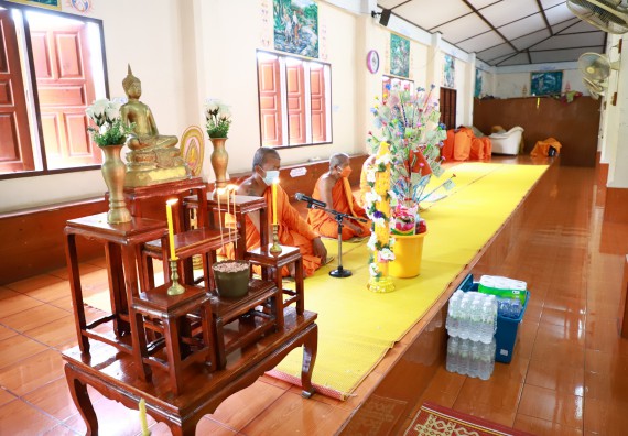 ภาพกิจกรรม  โปรแกรมวิชาสาธารณสุขศาสตร์ ร่วมแห่เทียนและถวายเทียนจำนำพรรษา ทั้งกันนี้ร่วมกันบำเบ็ญประโยชน์ทำความสะอาดวัดวังยาง