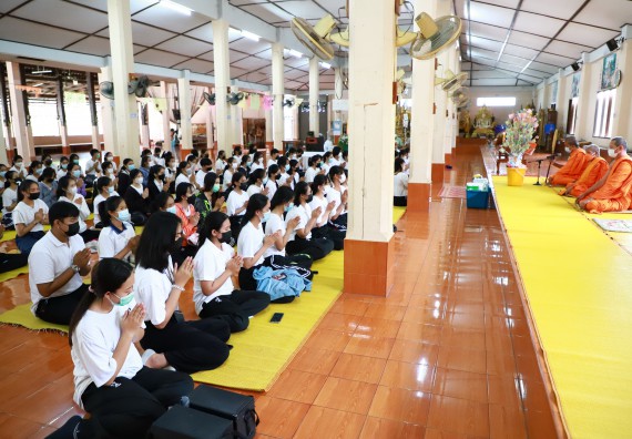 ภาพกิจกรรม  โปรแกรมวิชาสาธารณสุขศาสตร์ ร่วมแห่เทียนและถวายเทียนจำนำพรรษา ทั้งกันนี้ร่วมกันบำเบ็ญประโยชน์ทำความสะอาดวัดวังยาง