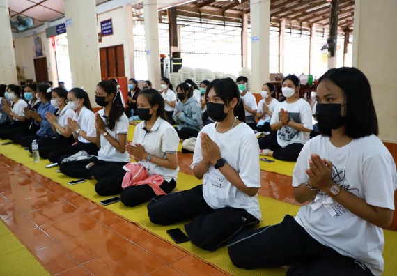ภาพกิจกรรม  โปรแกรมวิชาสาธารณสุขศาสตร์ ร่วมแห่เทียนและถวายเทียนจำนำพรรษา ทั้งกันนี้ร่วมกันบำเบ็ญประโยชน์ทำความสะอาดวัดวังยาง