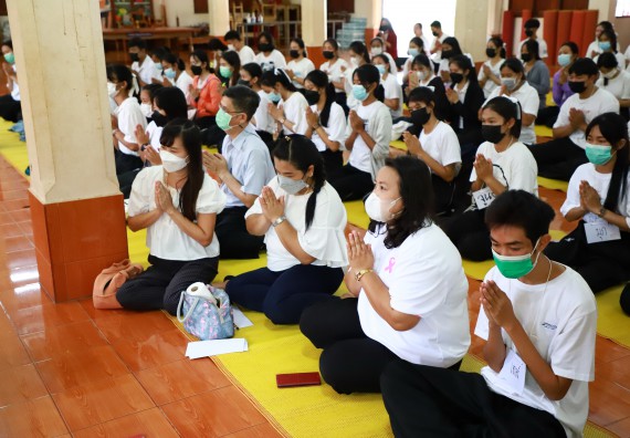 ภาพกิจกรรม  โปรแกรมวิชาสาธารณสุขศาสตร์ ร่วมแห่เทียนและถวายเทียนจำนำพรรษา ทั้งกันนี้ร่วมกันบำเบ็ญประโยชน์ทำความสะอาดวัดวังยาง