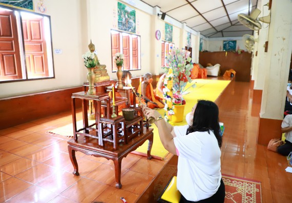 ภาพกิจกรรม  โปรแกรมวิชาสาธารณสุขศาสตร์ ร่วมแห่เทียนและถวายเทียนจำนำพรรษา ทั้งกันนี้ร่วมกันบำเบ็ญประโยชน์ทำความสะอาดวัดวังยาง