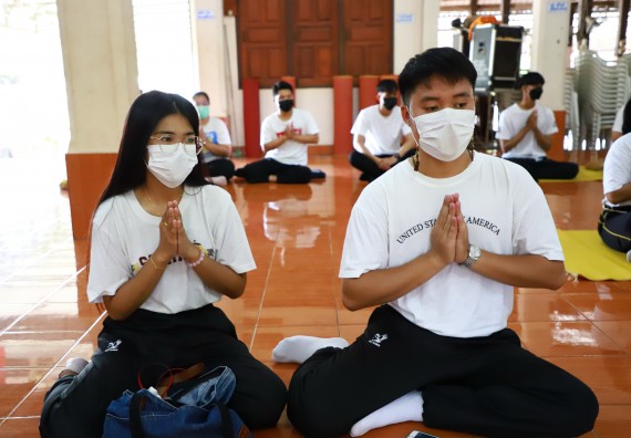 ภาพกิจกรรม  โปรแกรมวิชาสาธารณสุขศาสตร์ ร่วมแห่เทียนและถวายเทียนจำนำพรรษา ทั้งกันนี้ร่วมกันบำเบ็ญประโยชน์ทำความสะอาดวัดวังยาง