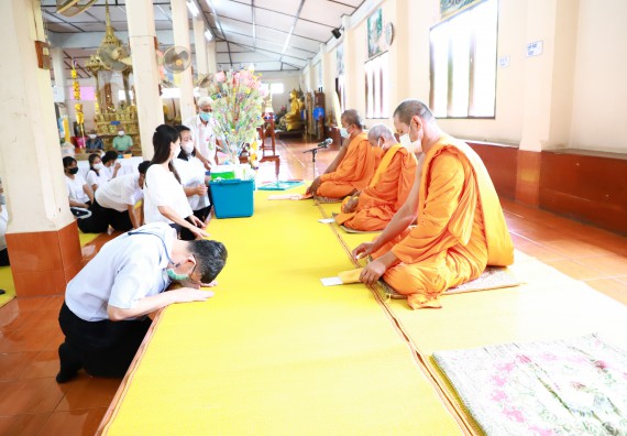 ภาพกิจกรรม  โปรแกรมวิชาสาธารณสุขศาสตร์ ร่วมแห่เทียนและถวายเทียนจำนำพรรษา ทั้งกันนี้ร่วมกันบำเบ็ญประโยชน์ทำความสะอาดวัดวังยาง