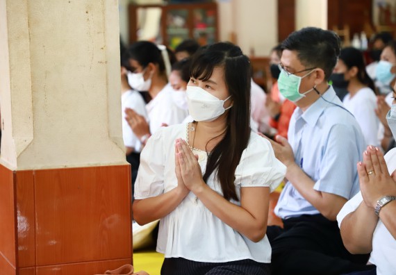 ภาพกิจกรรม  โปรแกรมวิชาสาธารณสุขศาสตร์ ร่วมแห่เทียนและถวายเทียนจำนำพรรษา ทั้งกันนี้ร่วมกันบำเบ็ญประโยชน์ทำความสะอาดวัดวังยาง