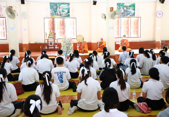 ภาพกิจกรรม  โปรแกรมวิชาสาธารณสุขศาสตร์ ร่วมแห่เทียนและถวายเทียนจำนำพรรษา ทั้งกันนี้ร่วมกันบำเบ็ญประโยชน์ทำความสะอาดวัดวังยาง