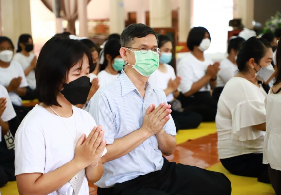 ภาพกิจกรรม  โปรแกรมวิชาสาธารณสุขศาสตร์ ร่วมแห่เทียนและถวายเทียนจำนำพรรษา ทั้งกันนี้ร่วมกันบำเบ็ญประโยชน์ทำความสะอาดวัดวังยาง