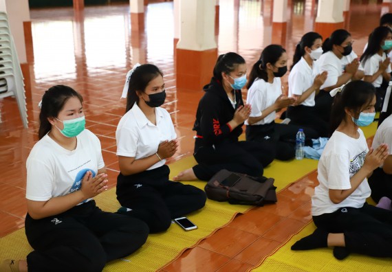 ภาพกิจกรรม  โปรแกรมวิชาสาธารณสุขศาสตร์ ร่วมแห่เทียนและถวายเทียนจำนำพรรษา ทั้งกันนี้ร่วมกันบำเบ็ญประโยชน์ทำความสะอาดวัดวังยาง