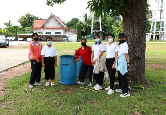 ภาพกิจกรรม  โปรแกรมวิชาสาธารณสุขศาสตร์ ร่วมแห่เทียนและถวายเทียนจำนำพรรษา ทั้งกันนี้ร่วมกันบำเบ็ญประโยชน์ทำความสะอาดวัดวังยาง