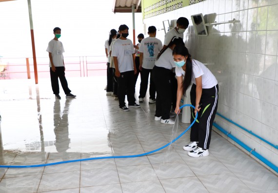 ภาพกิจกรรม  โปรแกรมวิชาสาธารณสุขศาสตร์ ร่วมแห่เทียนและถวายเทียนจำนำพรรษา ทั้งกันนี้ร่วมกันบำเบ็ญประโยชน์ทำความสะอาดวัดวังยาง