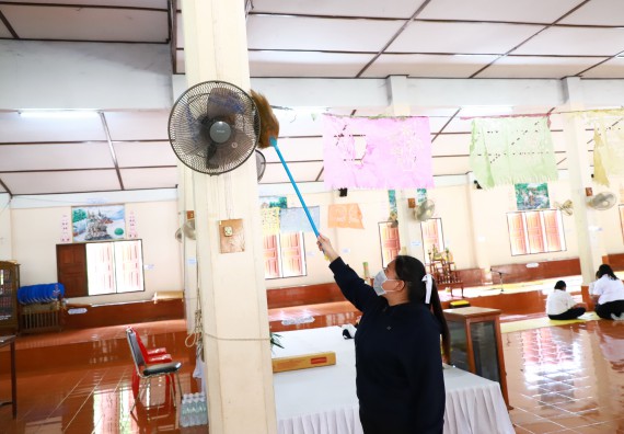 ภาพกิจกรรม  โปรแกรมวิชาสาธารณสุขศาสตร์ ร่วมแห่เทียนและถวายเทียนจำนำพรรษา ทั้งกันนี้ร่วมกันบำเบ็ญประโยชน์ทำความสะอาดวัดวังยาง