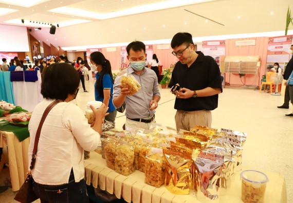 คณะวิทยาศาสตร์และเทคโนโลยี เข้าร่วมงานชวนเที่ยวและชมงานนิทรรศการ 