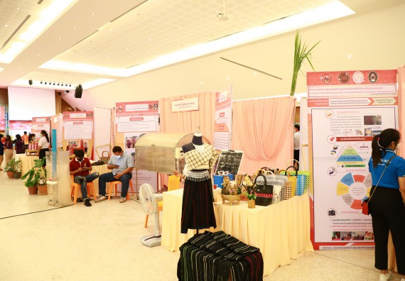 คณะวิทยาศาสตร์และเทคโนโลยี เข้าร่วมงานชวนเที่ยวและชมงานนิทรรศการ 