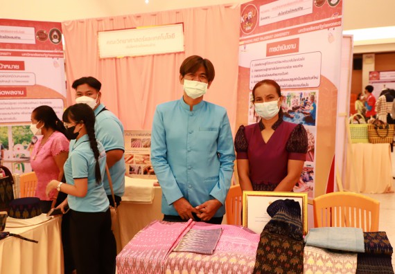 คณะวิทยาศาสตร์และเทคโนโลยี เข้าร่วมงานชวนเที่ยวและชมงานนิทรรศการ 