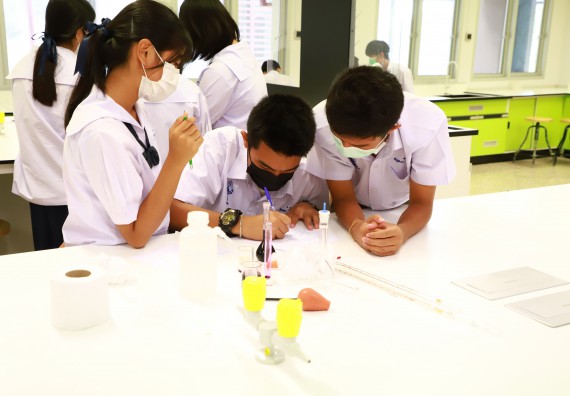 ภาพกิจกรรม  คณะวิทยาศาสตร์และเทคโนโลยีมหาวิทยาลัยราชภัฏกำแพงเพชร จัดงานสัปดาห์วิทยาศาสตร์แห่งชาติ ส่วนภูมิภาค ประจำปี 2565